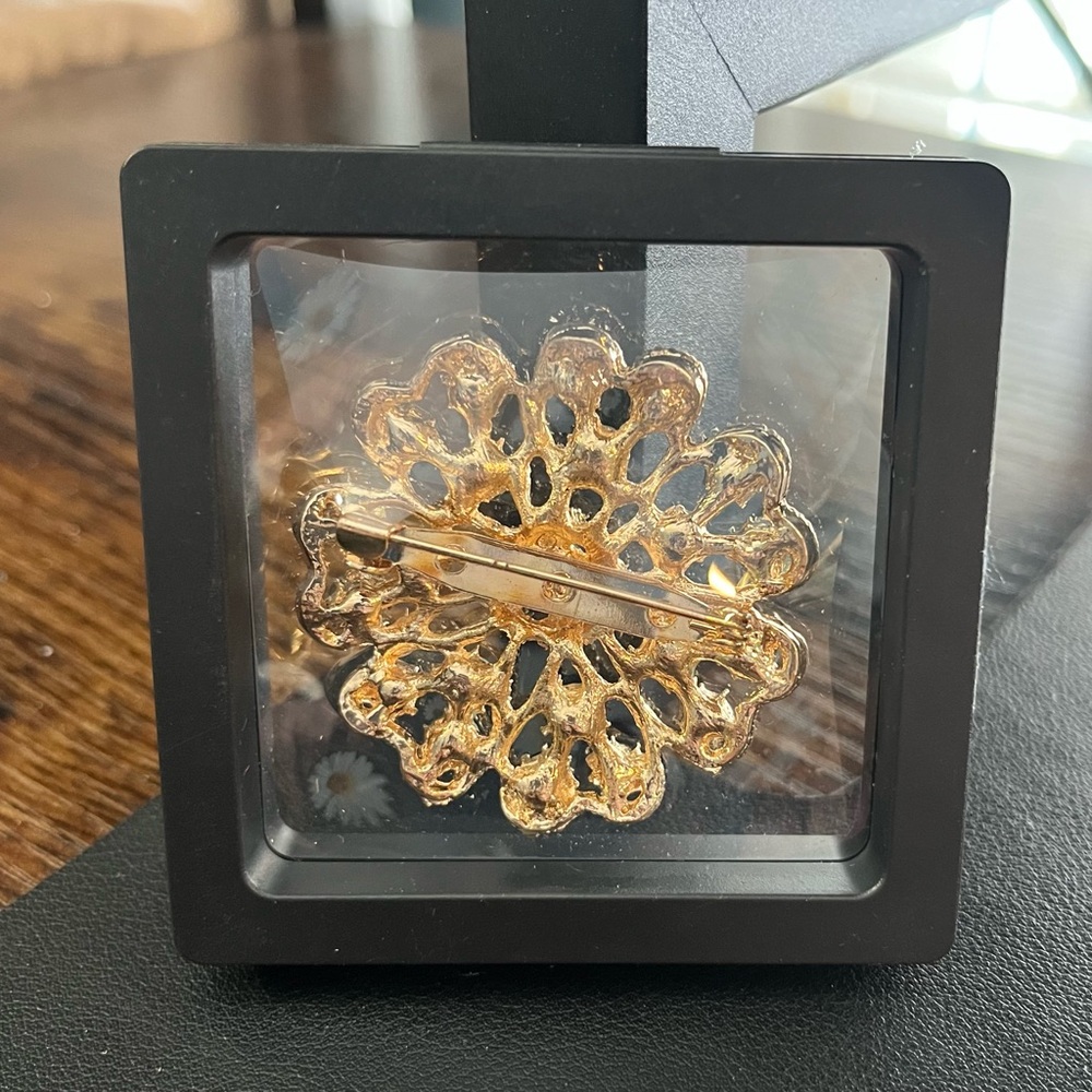 Gold and Blue Gem Brooch - Picture 3 of 4